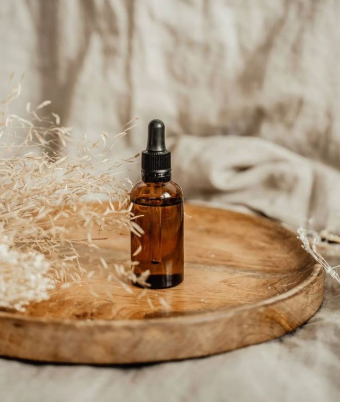 روغن تقویتی مو غنیلاران، افزایش لطافت و درخشندگی طبیعی مو